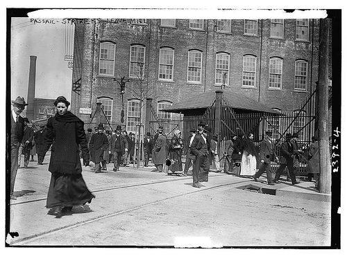 Passaic – strikers leave mill (LOC)